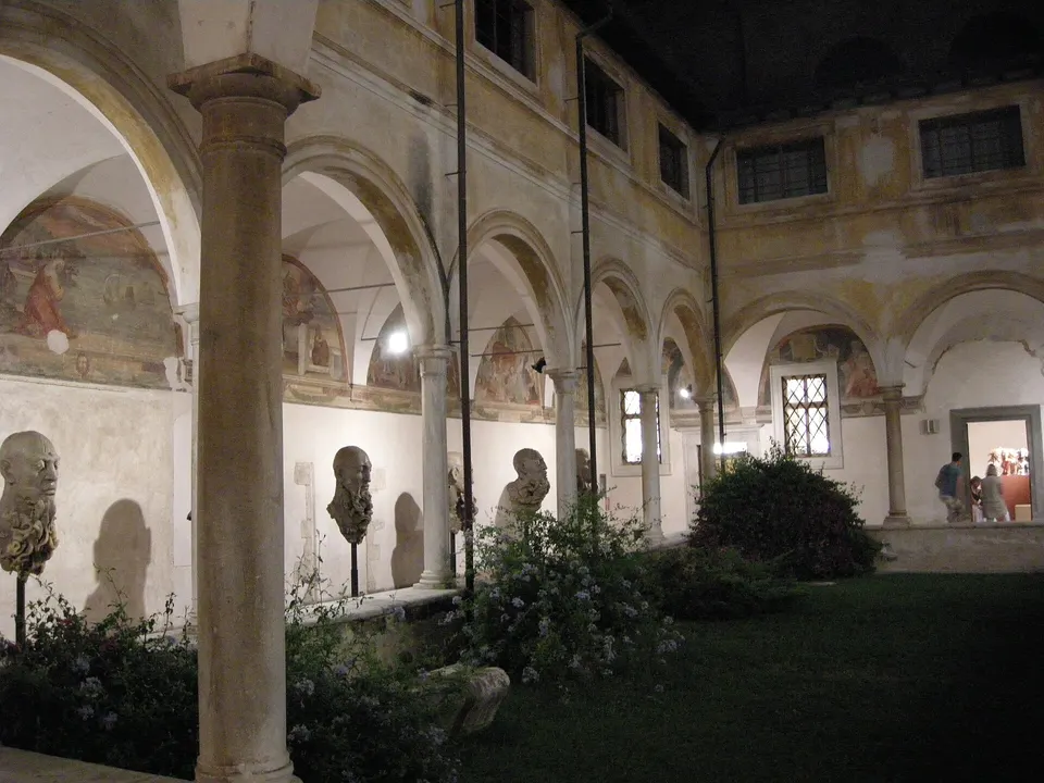 Libropolis compie dieci anni: tre giorni di incontri a Pietrasanta