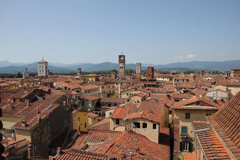 Bollette, Lucca provincia più cara della Toscana: fino a 1.019 euro in quattro mesi