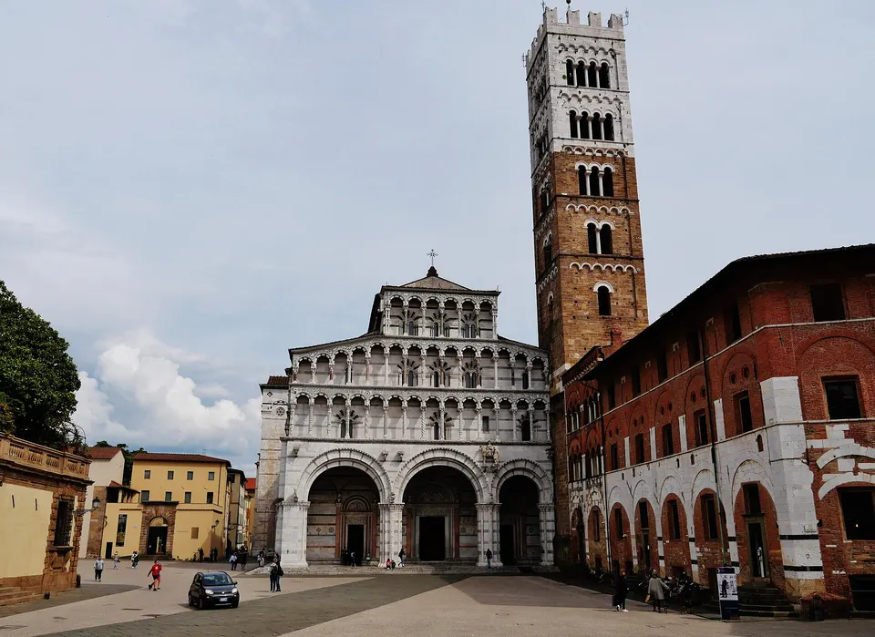 Luminara di Santa Croce a Lucca: quando si tiene e cosa vedere lungo il percorso