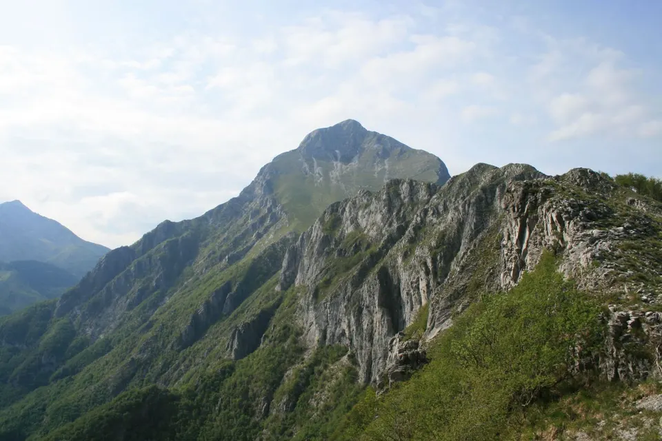 Pania della Croce: i sentieri per la vetta, dislivelli e tempi di percorrenza