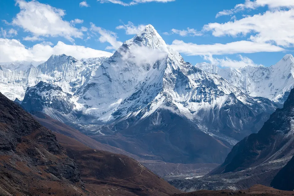 Bergamini riparte per il Nepal: l'alpinista lucchese sfiderà l'Ama Dablam