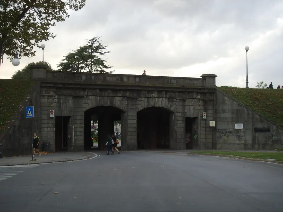 Porta sant'anna, lucca
