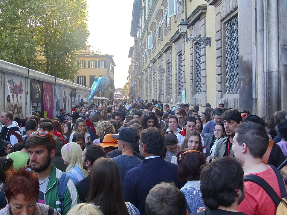 Lucca Comics and Games 2013, folla in piazza Napoleone