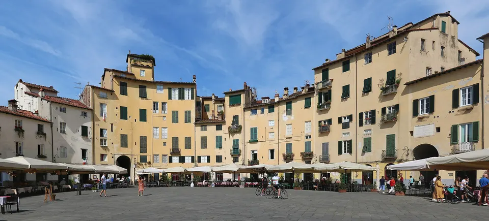 Lucca / Toscana - Piazza Anfiteatro