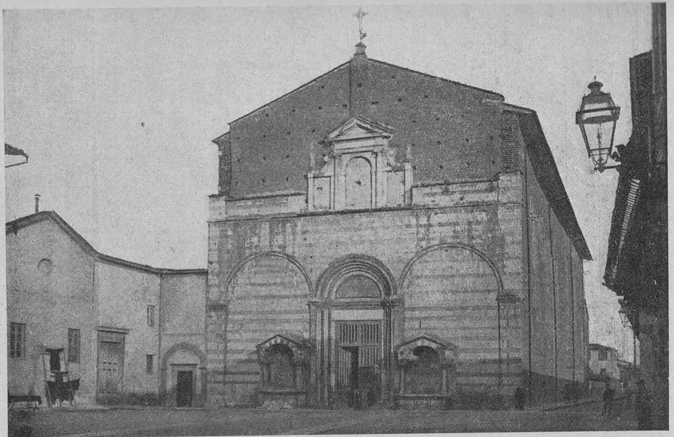Facciata della chiesa di S. Francesco a Lucca prima dei restauri degli anni '20 e piazza antistante