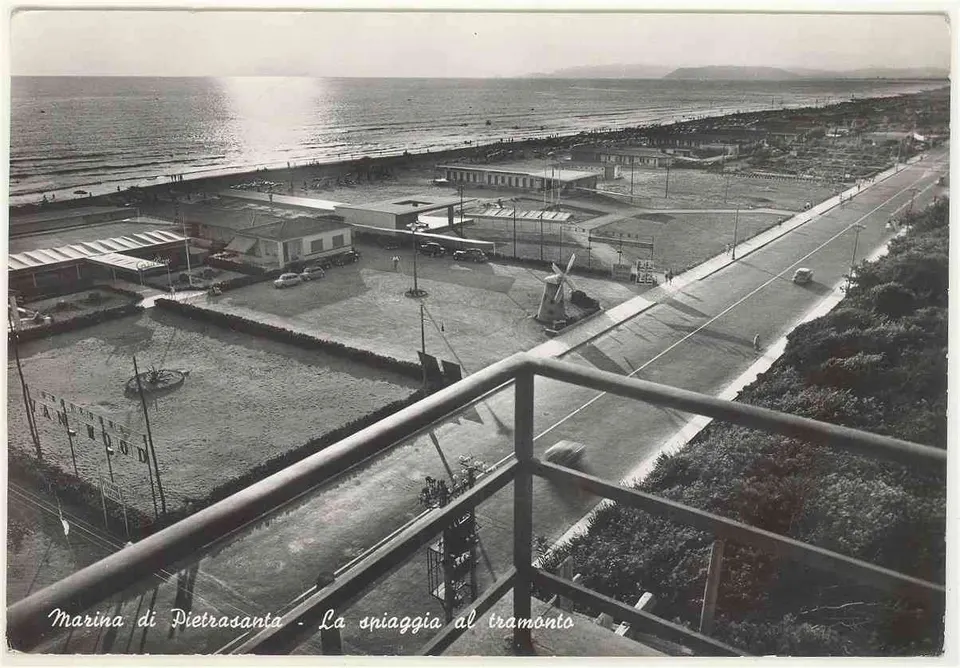 LU Marina di Pietrasanta - la spiaggia la tramonto