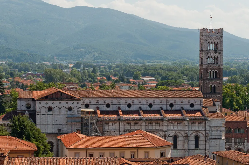 The cathedral of Lucca, seen from Torre Guinigi