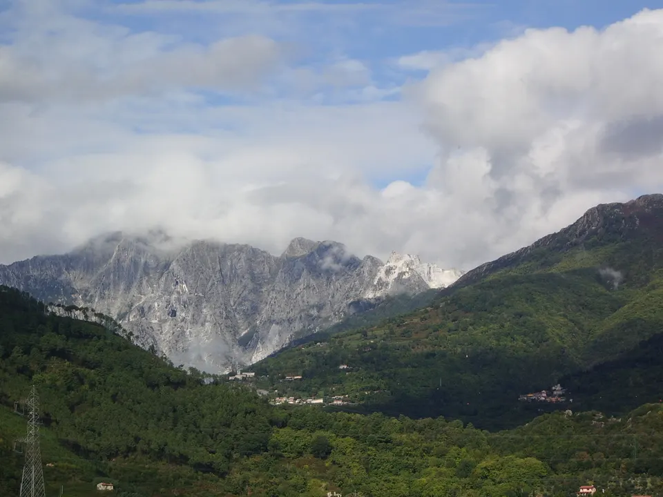 Monte altissimo (Alpi Apuane) da Seravezza