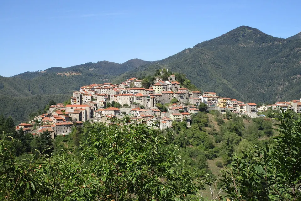 Veduta di Montefegatesi, frazione di Bagni di Lucca (LU)