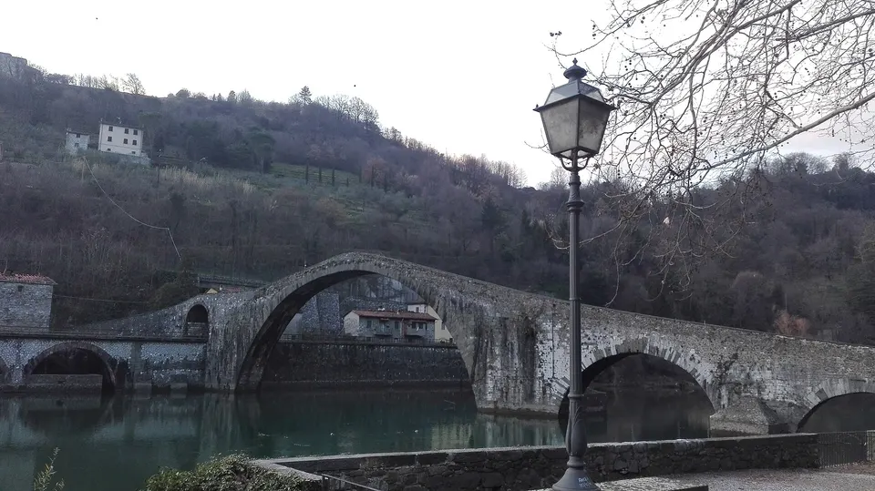 Ponte del diavolo borgo a mozzano, Tuscany