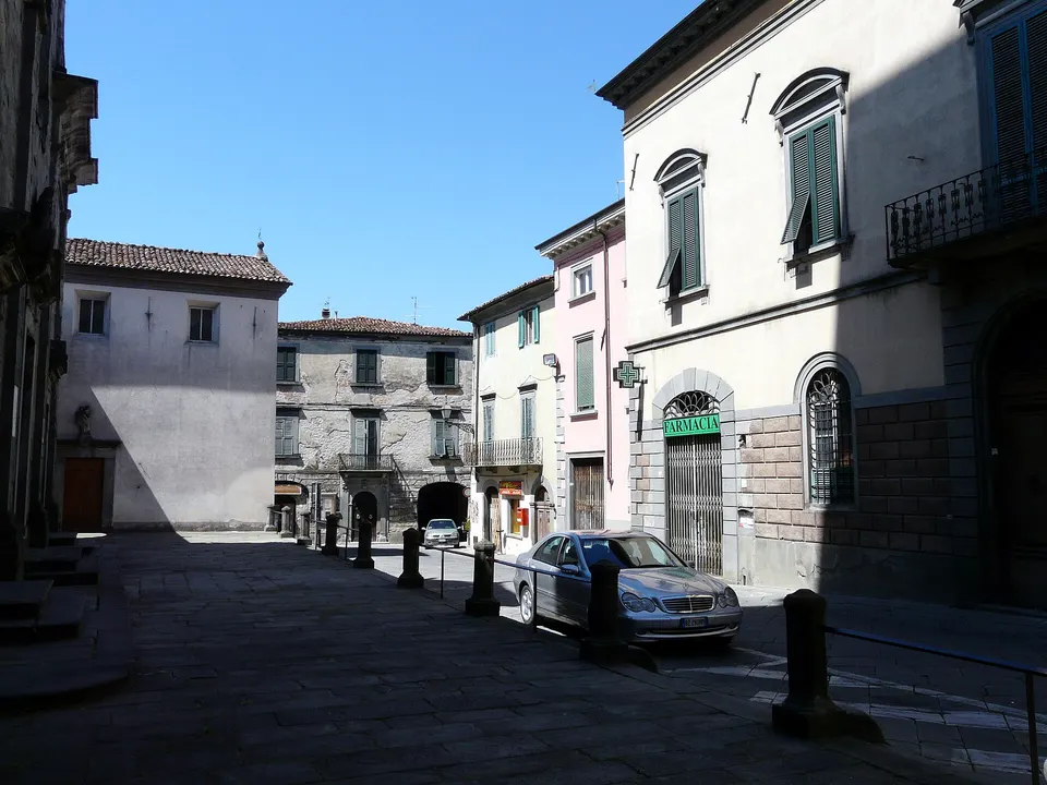 Pieve Fosciana piazza centro storico