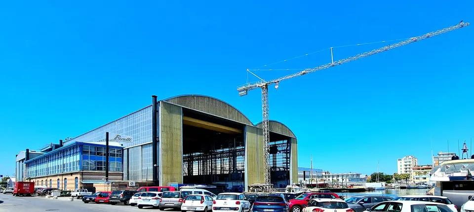 Cantieri navali Benetti a Viareggio