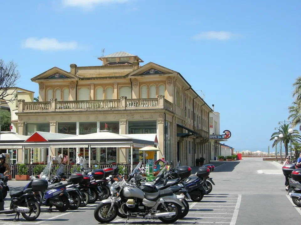 Passeggiata di viareggio 01 caffè liberty