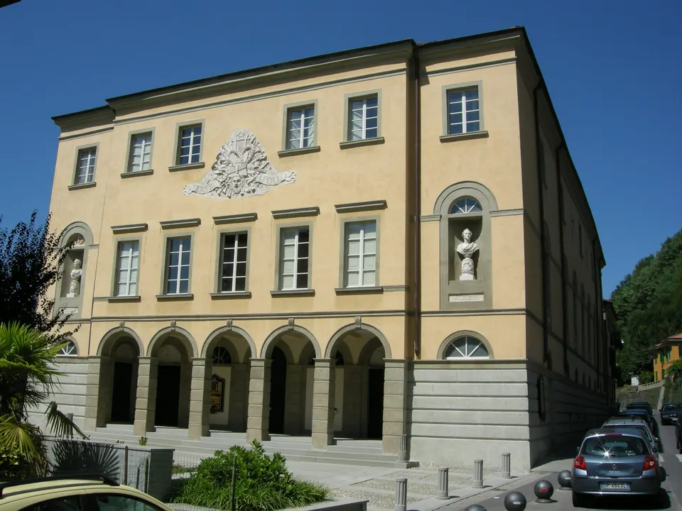 Teatro comunale vittorio alfieri, castelnuovo garfagnana 01